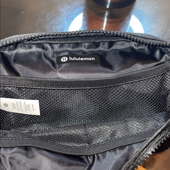lululemon Black Belt Bag - Picture 4 of 4